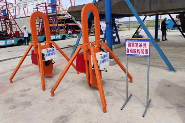 钢筋笼吊具   自动脱钩装置